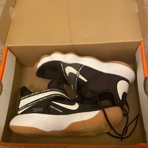 Nike hyperset volleyball shoes
